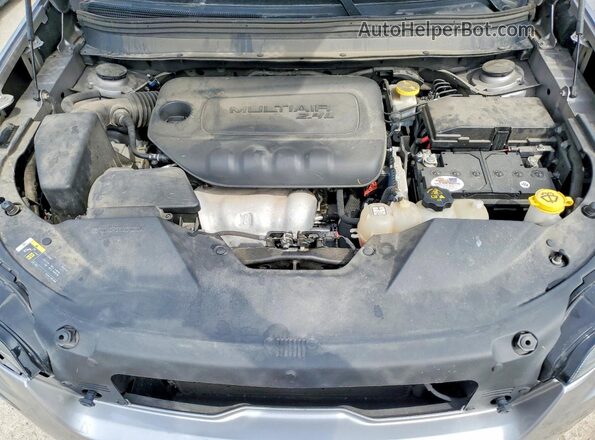 1C4PJMCB3KD282243 2019 JEEP CHEROKEE Silver Vista del compartimento del motor