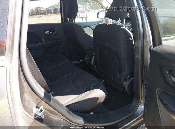1C4PJMCB4HW509937 2017 JEEP CHEROKEE Gray VIN sticker view
