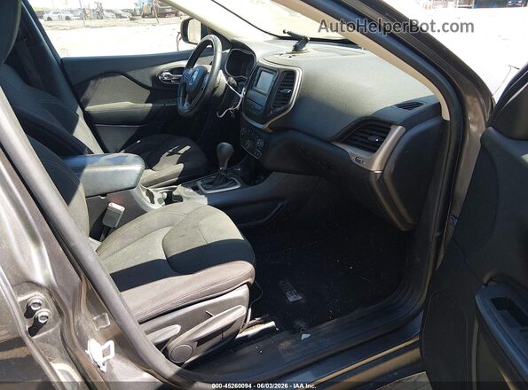 1C4PJMCB4HW509937 2017 JEEP CHEROKEE Gray Front interior view