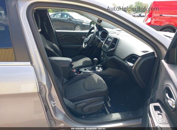 1C4PJMCB6KD341186 2019 JEEP CHEROKEE Silver Vista interior delantera