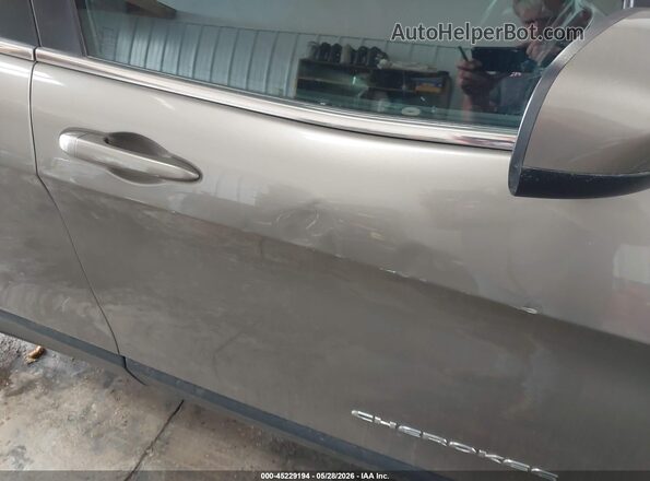 1C4PJMCB6KD490777 2019 JEEP CHEROKEE Brown 