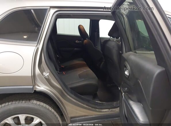 1C4PJMCB6KD490777 2019 JEEP CHEROKEE Brown 