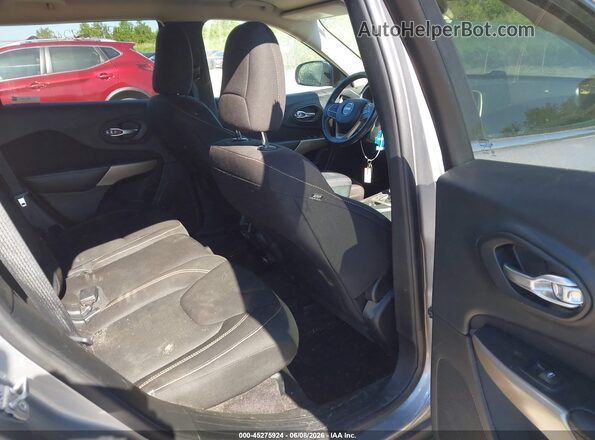 1C4PJMCB7HW617971 2017 JEEP CHEROKEE Silver VIN կոդի պիտակի տեսք