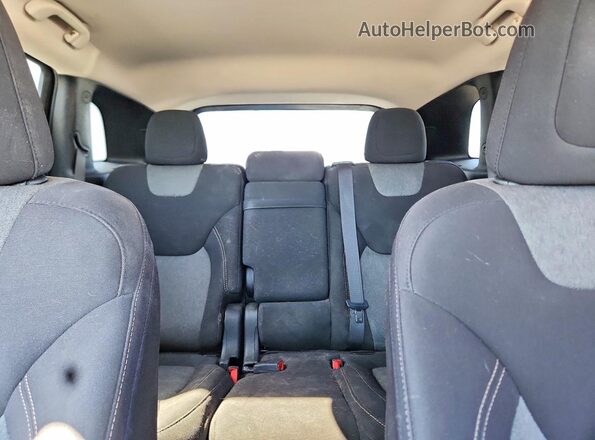 1C4PJMCB7JD543582 2018 JEEP CHEROKEE Silver Rear seats view