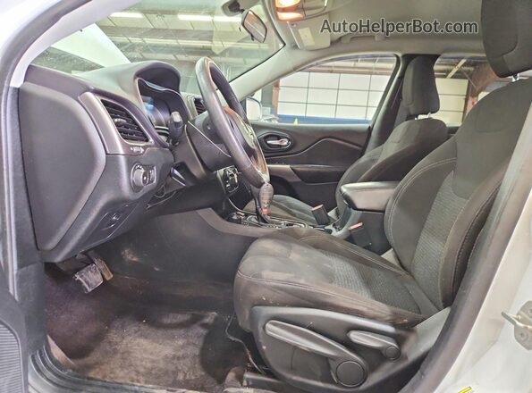1C4PJMCB7KD136914 2019 JEEP CHEROKEE Белый Вид салона спереди