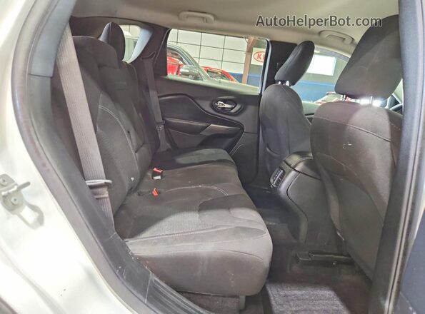 1C4PJMCB7KD136914 2019 JEEP CHEROKEE Белый Вид задней части салона