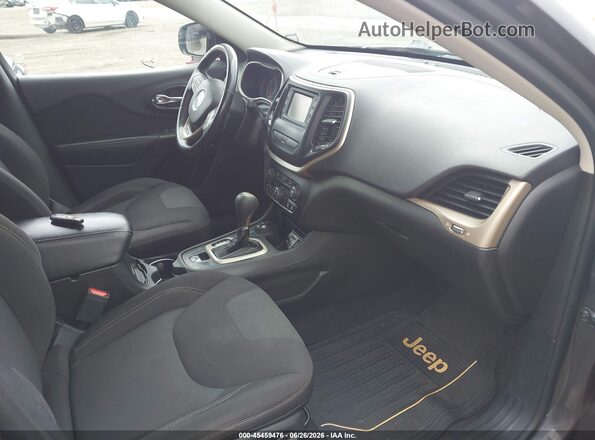 1C4PJMCB8HW520701 2017 JEEP CHEROKEE Gray Вид салону спереду