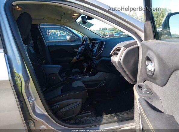 1C4PJMCB8JD515158 2018 JEEP CHEROKEE Silver 
