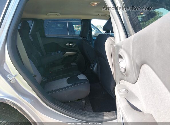 1C4PJMCB8JD515158 2018 JEEP CHEROKEE Silver 