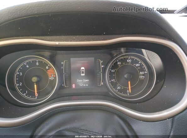 1C4PJMCB8JD515628 2018 JEEP CHEROKEE Silver Հետևի նստատեղերի տեսք