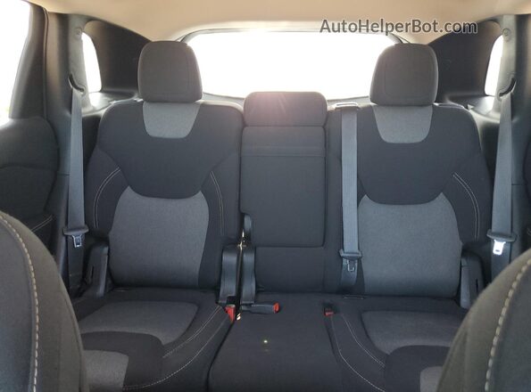 1C4PJMCB8JD609508 2018 JEEP CHEROKEE Maroon Rear seats view