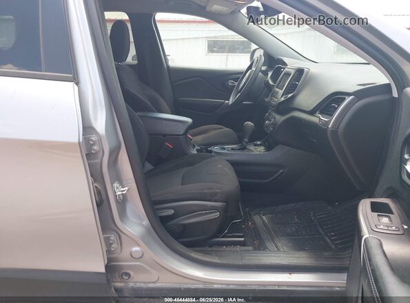 1C4PJMCB8MD115752 2021 JEEP CHEROKEE Silver Вид салону спереду