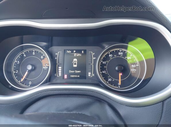 1C4PJMCB9HW574959 2017 JEEP CHEROKEE Maroon Vista de los asientos traseros