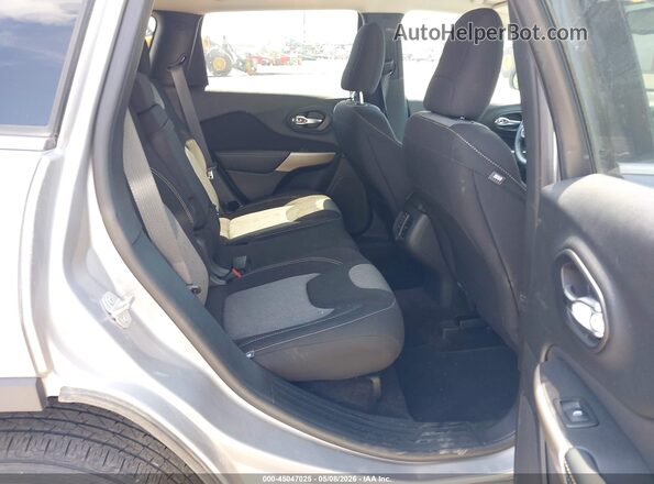 1C4PJMCB9JD528484 2018 JEEP CHEROKEE Silver 