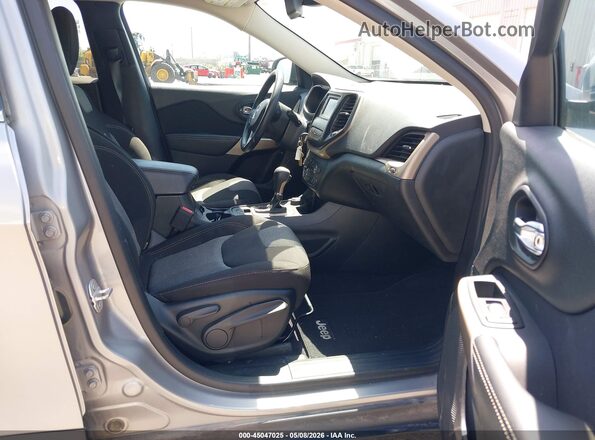 1C4PJMCB9JD528484 2018 JEEP CHEROKEE Silver 