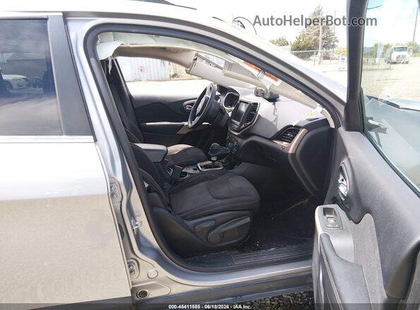 1C4PJMCS0HW570556 2017 JEEP CHEROKEE Gray Front interior view