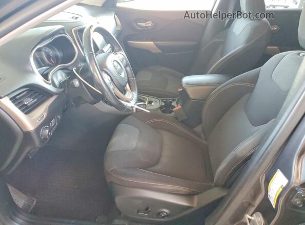 1C4PJMCS0HW576941 2017 JEEP CHEROKEE Black Front interior view