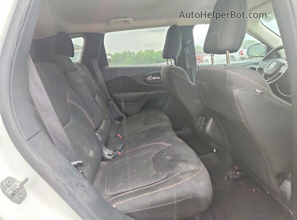 1C4PJMCS2GW111463 2016 JEEP CHEROKEE Белый Вид задних сидений