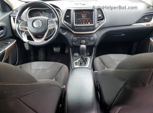1C4PJMCS3HW596780 2017 JEEP CHEROKEE Silver Dashboard view