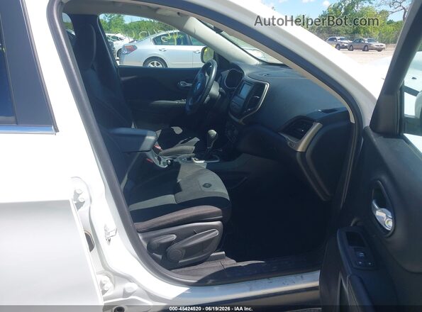 1C4PJMCS5GW132212 2016 JEEP CHEROKEE White Front interior view