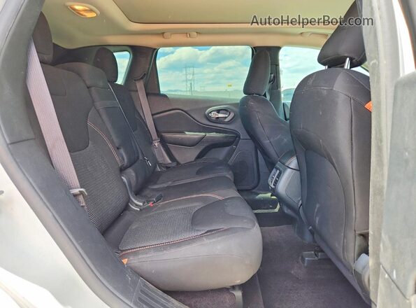 1C4PJMCS5GW277069 2016 JEEP CHEROKEE White უკანა სალონის ხედი