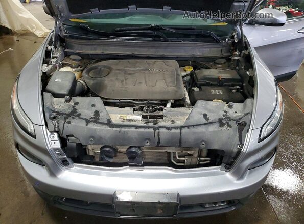 1C4PJMCS6HD238648 2017 JEEP CHEROKEE Silver Vista interior trasera