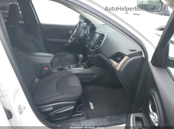 1C4PJMCS7HW605349 2017 JEEP CHEROKEE White Front interior view