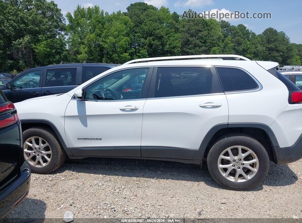 1C4PJMCS7HW605349 2017 JEEP CHEROKEE White 360 interior view