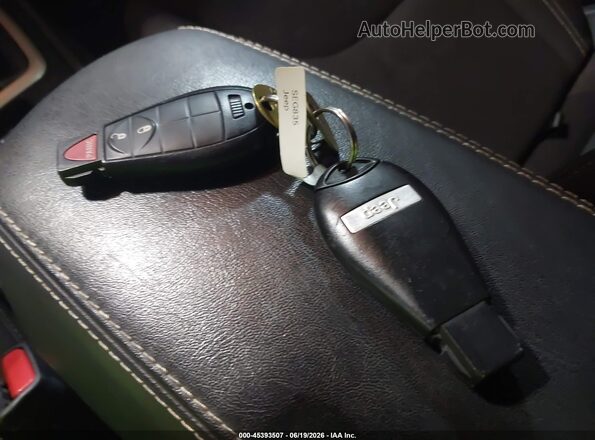 1C4PJMCS7HW605349 2017 JEEP CHEROKEE White Dashboard view