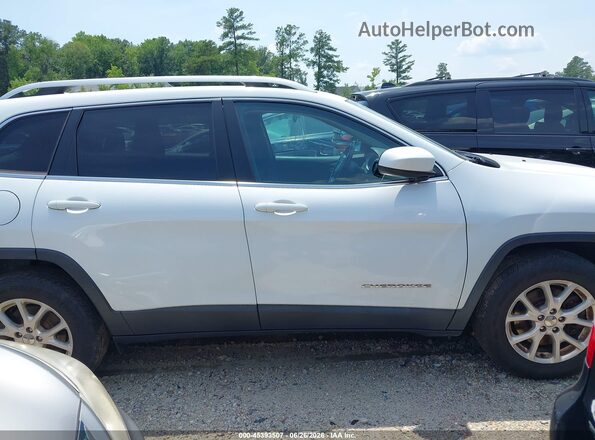 1C4PJMCS7HW605349 2017 JEEP CHEROKEE White Rear interior view