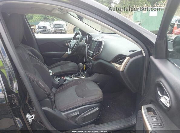 1C4PJMCS7HW612981 2017 JEEP CHEROKEE Black Вид салону спереду