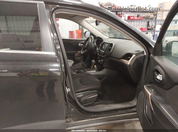 1C4PJMCS7HW615217 2017 JEEP CHEROKEE Black Front interior view
