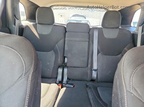 1C4PJMCS9HW521601 2017 JEEP CHEROKEE Charcoal Rear seats view