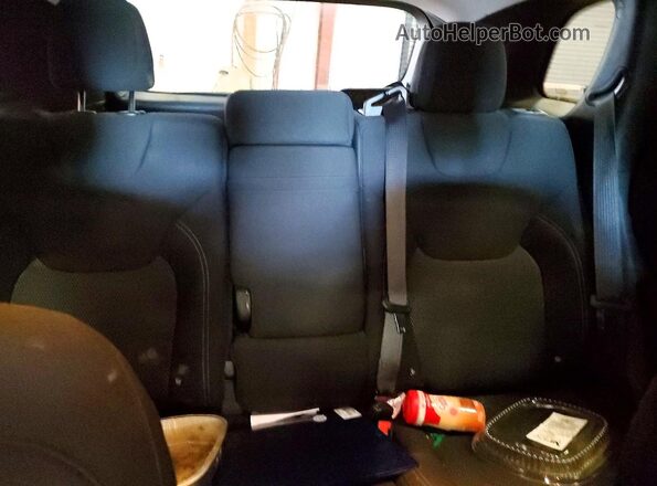 1C4PJMCX3KD128210 2019 JEEP CHEROKEE Red Widok tylnych siedzeń