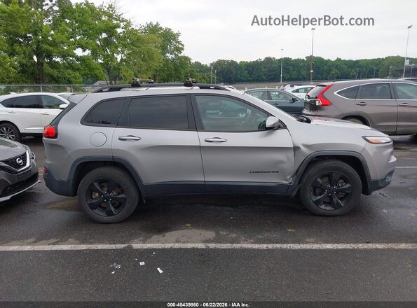 1C4PJMCX4JD527433 2018 JEEP CHEROKEE Gray Widok wnętrza z tyłu