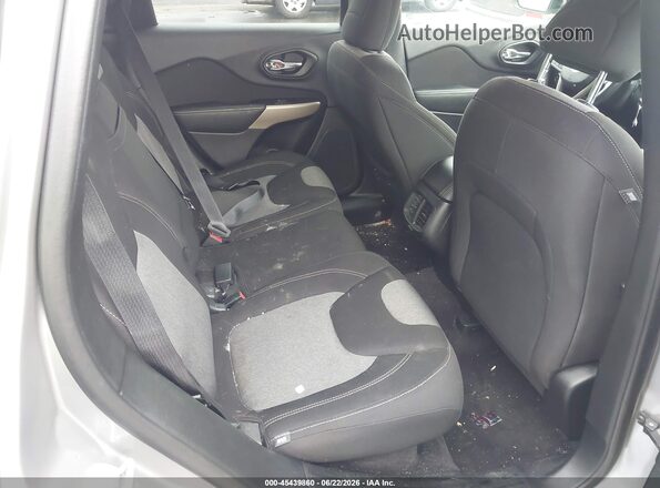 1C4PJMCX4JD527433 2018 JEEP CHEROKEE Gray Widok naklejki z numerem VIN