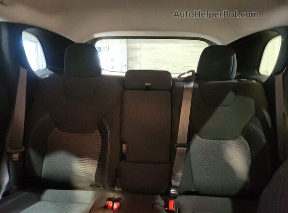 1C4PJMCX8LD522433 2020 JEEP CHEROKEE Silver Widok tylnych siedzeń