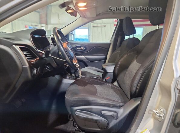 1C4PJMCX8LD522433 2020 JEEP CHEROKEE Silver Widok wnętrza z przodu