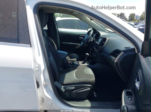 1C4PJMCX9JD541246 2018 JEEP CHEROKEE Белый Вид салона спереди