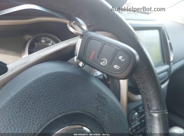 1C4PJMDB1HW511384 2017 JEEP CHEROKEE Red Dashboard view