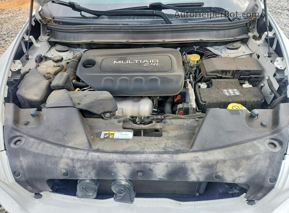 1C4PJMDB4JD603302 2018 JEEP CHEROKEE White Engine compartment view