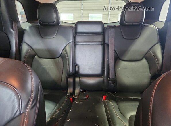 1C4PJMDB4JD603302 2018 JEEP CHEROKEE White Rear seats view