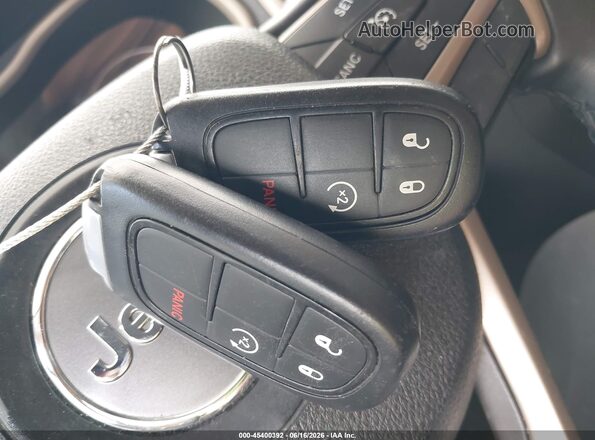 1C4PJMDB8HW504688 2017 JEEP CHEROKEE Gray Вид панелі приладів