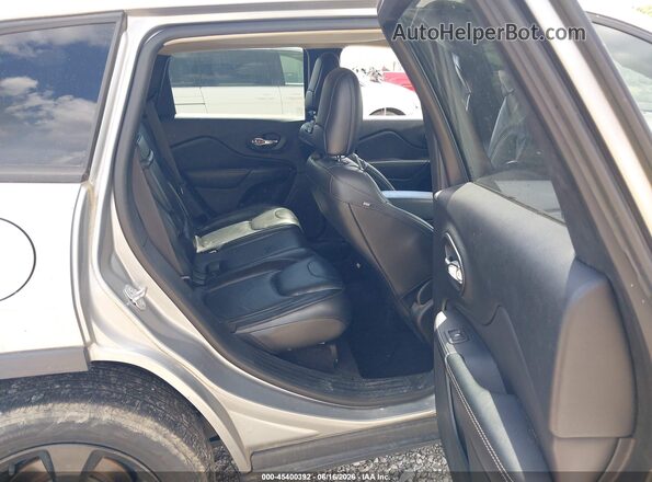 1C4PJMDB8HW504688 2017 JEEP CHEROKEE Gray Вид наклейки з VIN-кодом