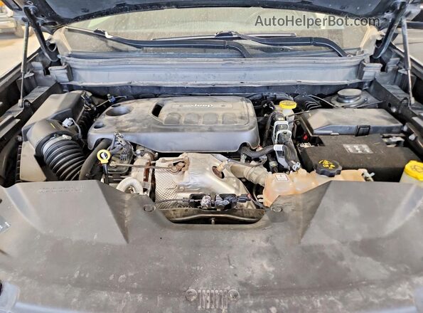1C4PJMDN1LD544836 2020 JEEP CHEROKEE Black ძრავის განყოფილების ხედი
