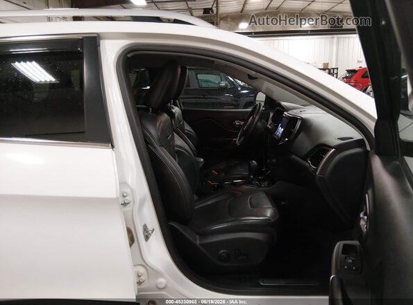 1C4PJMDN7KD179383 2019 JEEP CHEROKEE White Вид салону спереду