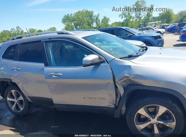 1C4PJMDNXKD117279 2019 JEEP CHEROKEE Silver Rear interior view