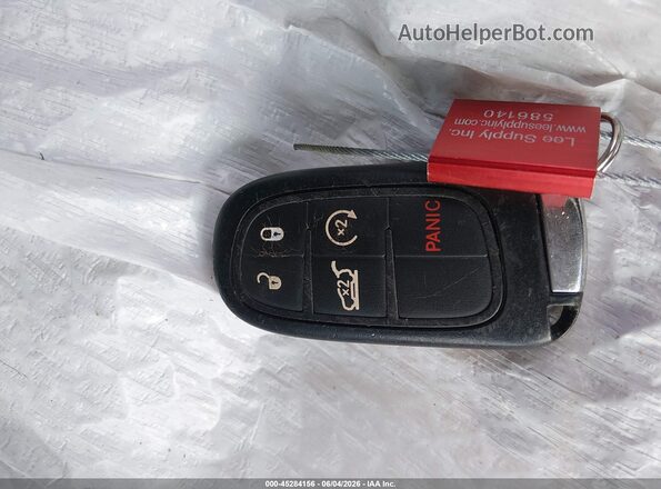 1C4PJMDS0HW609371 2017 JEEP CHEROKEE Красный Вид панели приборов