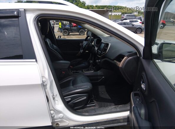 1C4PJMDS1HW593892 2017 JEEP CHEROKEE White Widok wnętrza z przodu