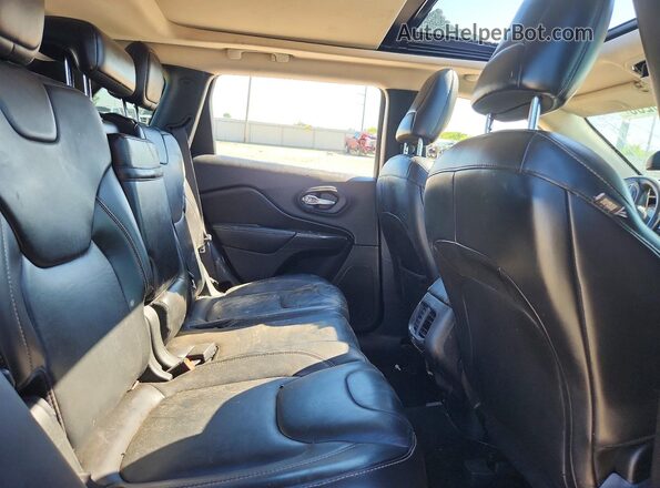 1C4PJMDS2HW545933 2017 JEEP CHEROKEE Maroon Widok wnętrza z tyłu